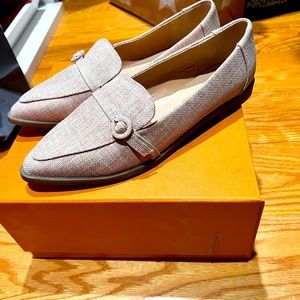 Cute women’s dress shoes , perfect for work or a dressy casual event!